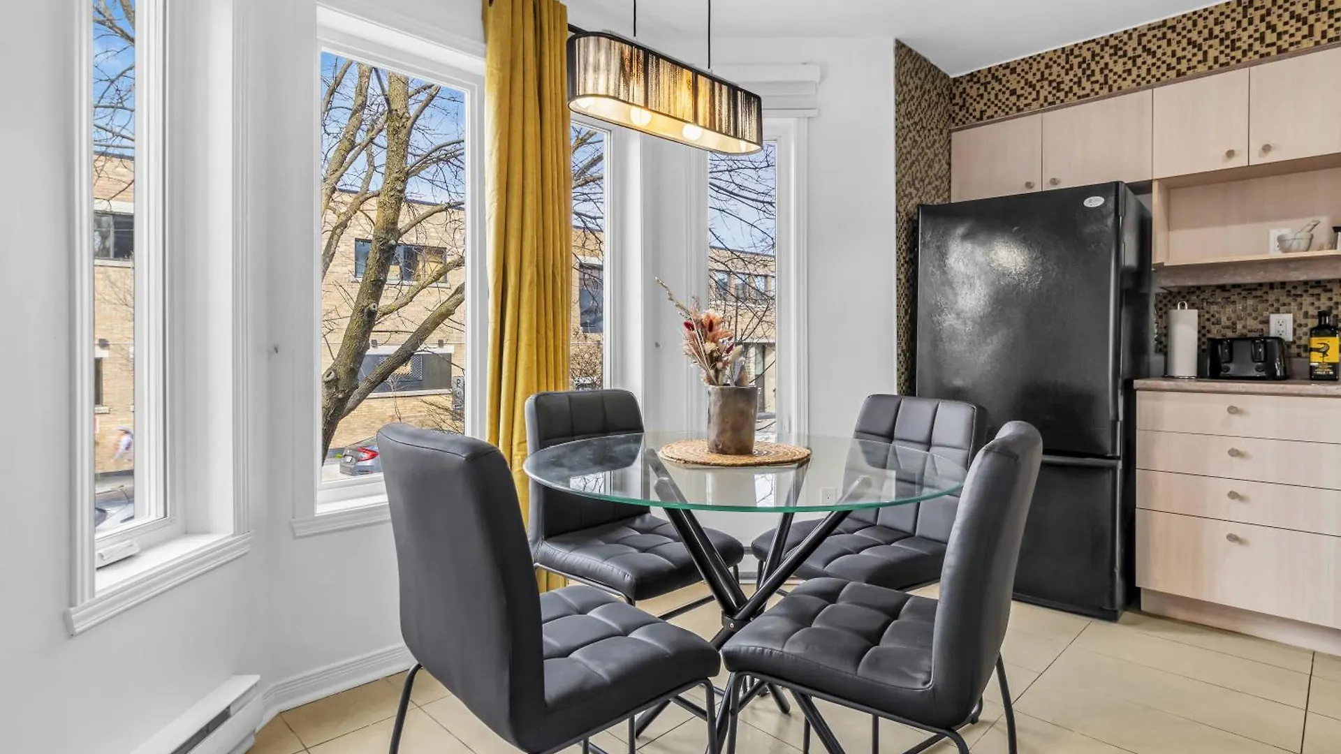 Amazing 4-Bdr In Homa - F1 - Emplacement Parfait Canada