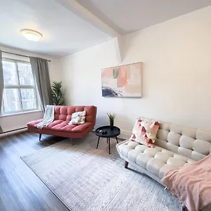 Appartement Superb 4bed In Little Italy 5min To Beaubien Metro, Montréal